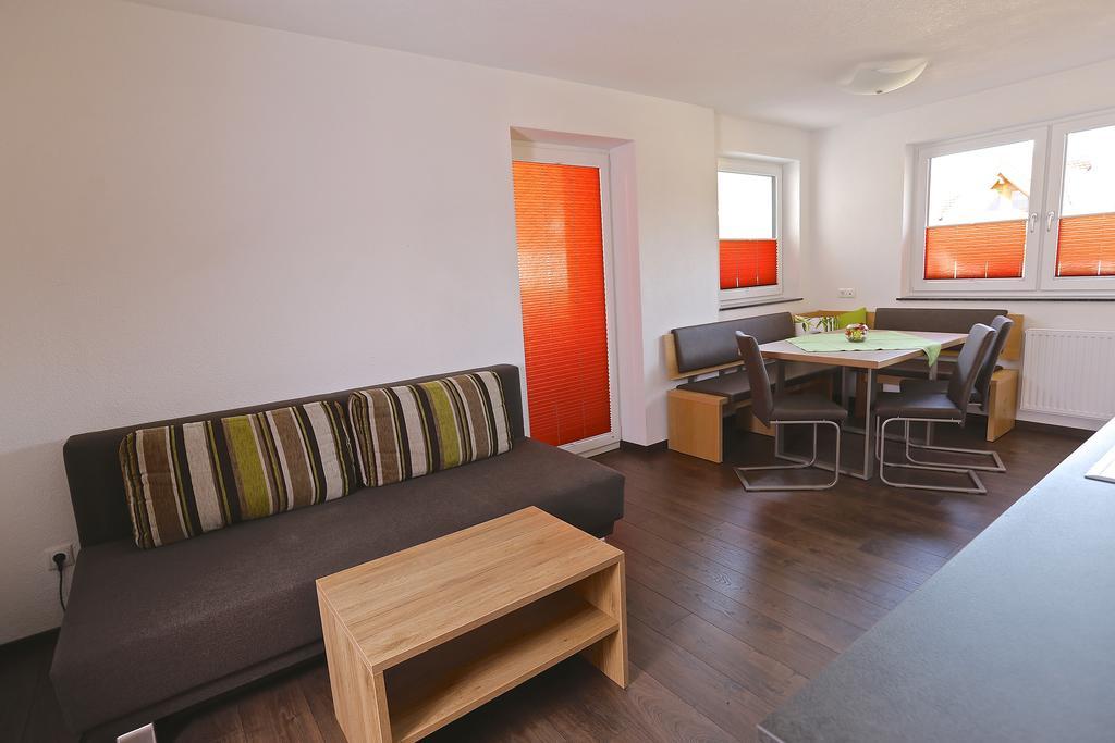 Ladis Living Apartman Szoba fotó
