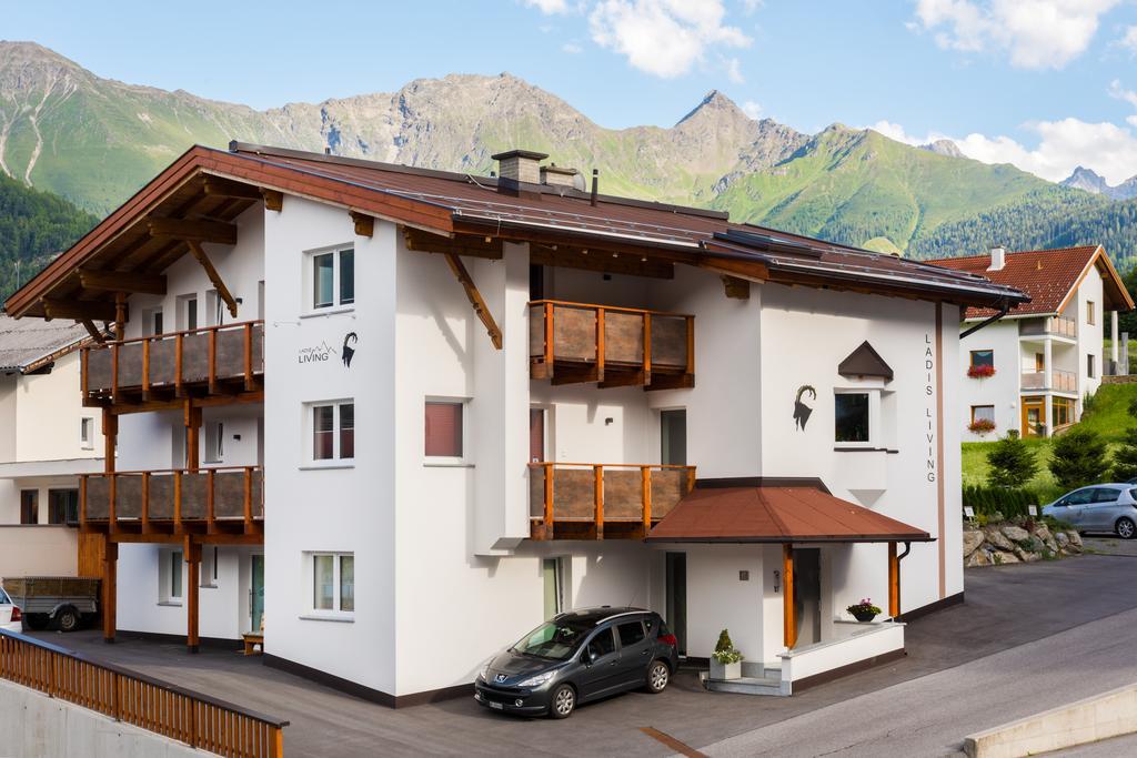 Ladis Living Apartman Kültér fotó