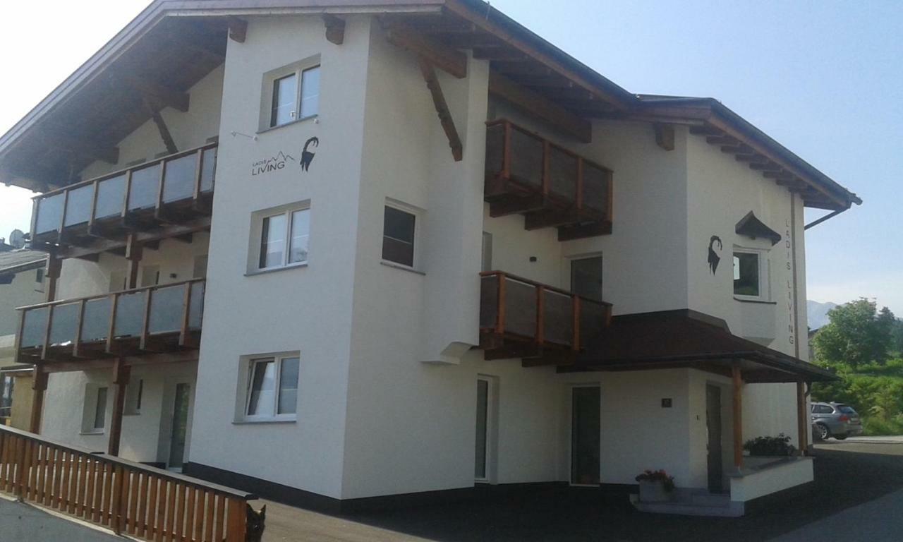 Ladis Living Apartman Kültér fotó